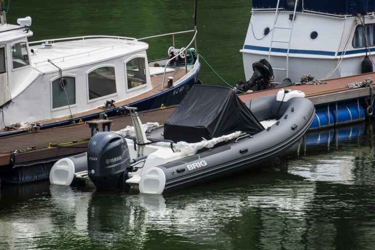 Czy na Mazurach można pływać łodzią motorową bez patentu?
